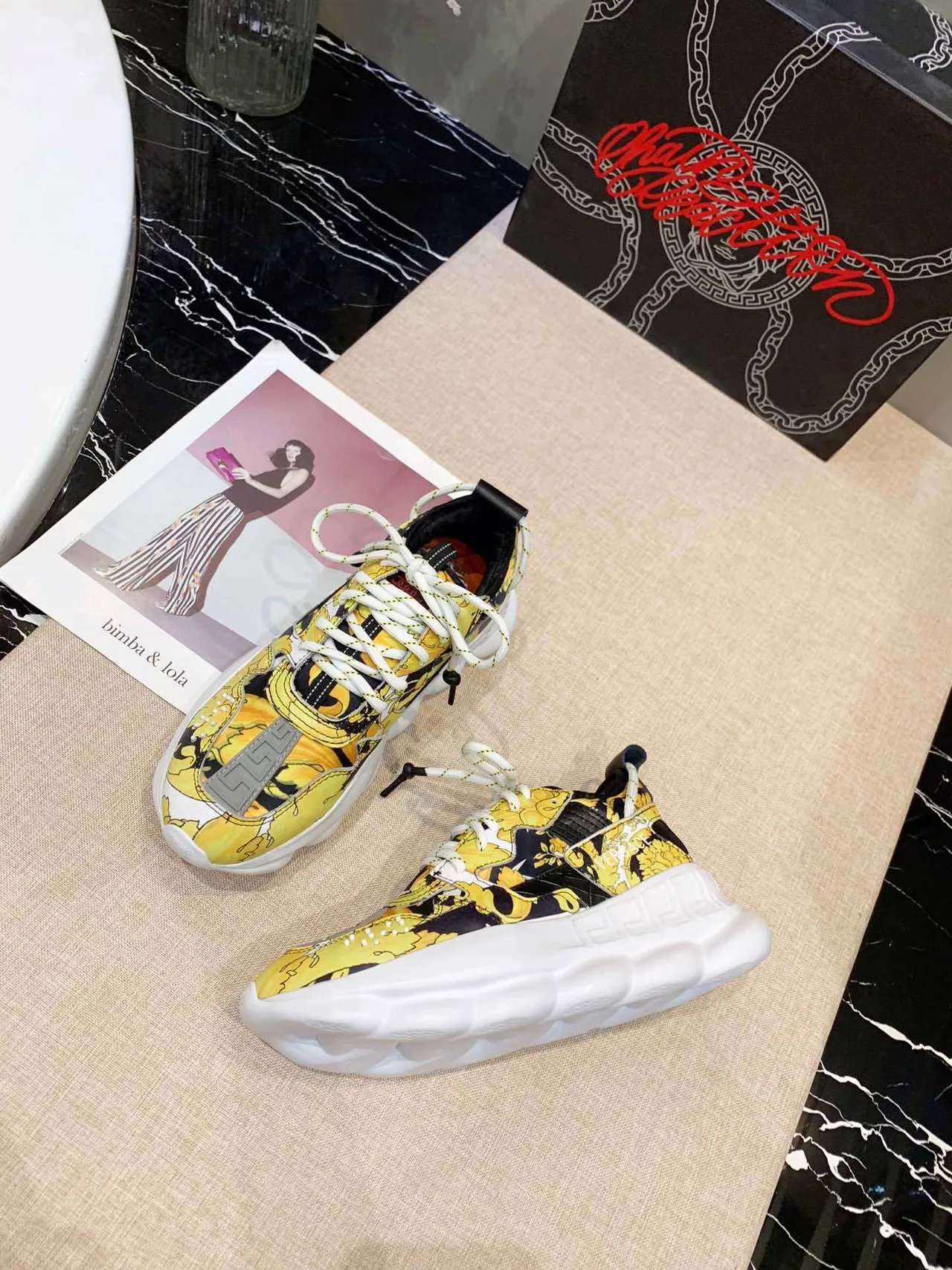 Versace Chain Reaction Jaune impression florale baroque baskets chunky 3