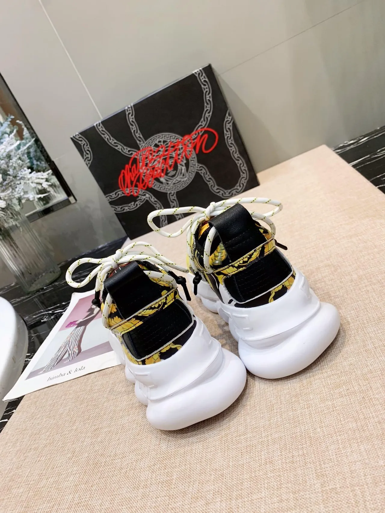 Versace Chain Reaction Jaune impression florale baroque baskets chunky 4