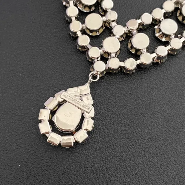Versace Collier Choker V-Bib incrusté de cristaux 5