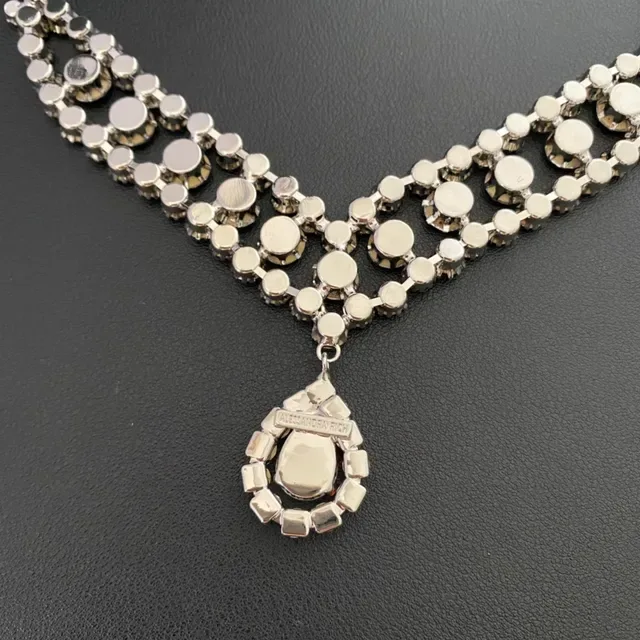 Versace Collier Choker V-Bib incrusté de cristaux 6