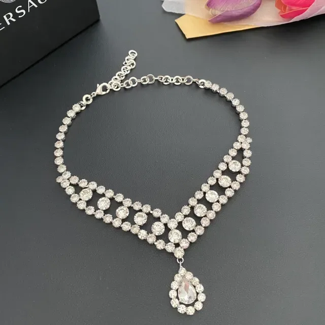 Versace Collier Choker V-Bib incrusté de cristaux 8