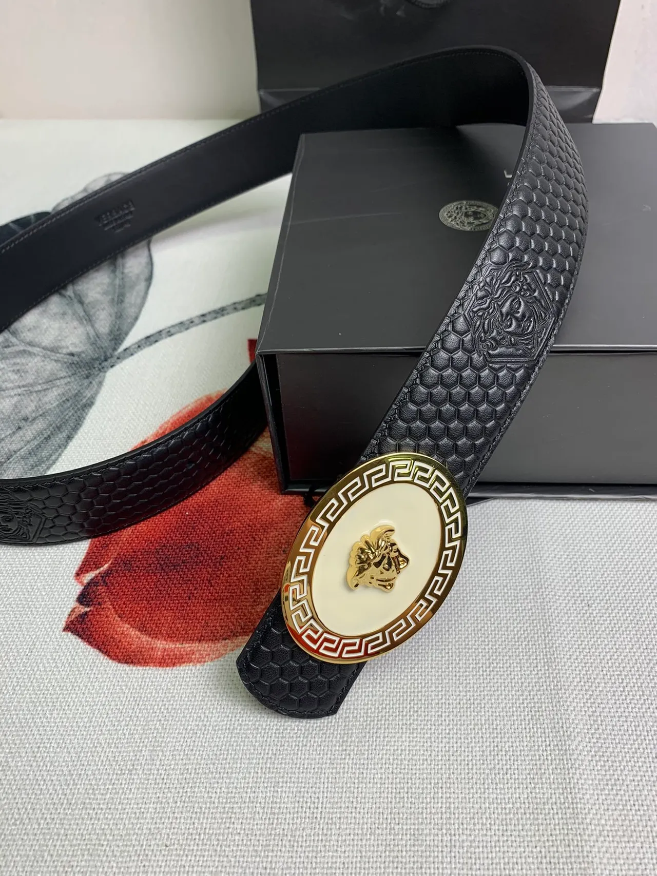 Versace Greca Medusa काला छह भुजों वाला चमड़े का बेल्ट 5