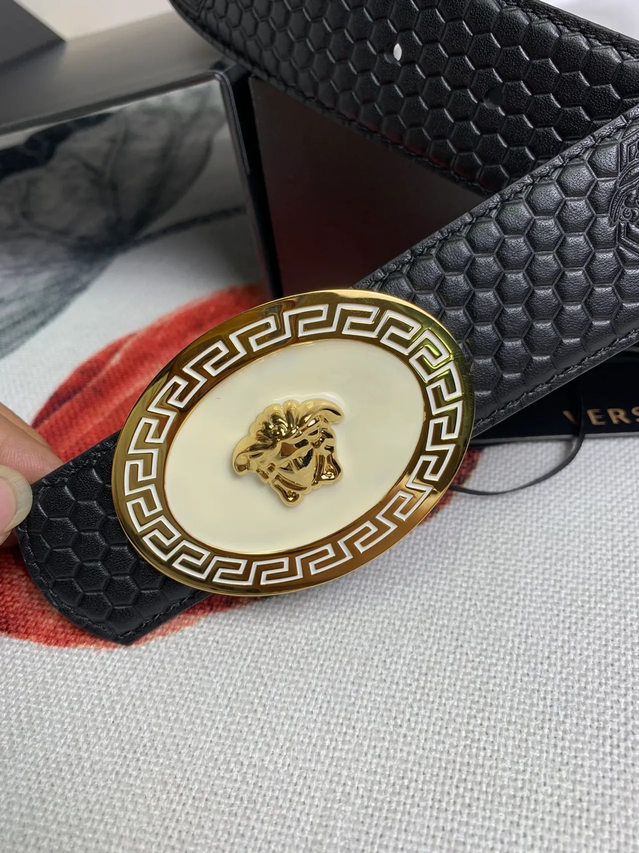 Versace Greca Medusa काला छह भुजों वाला चमड़े का बेल्ट 6
