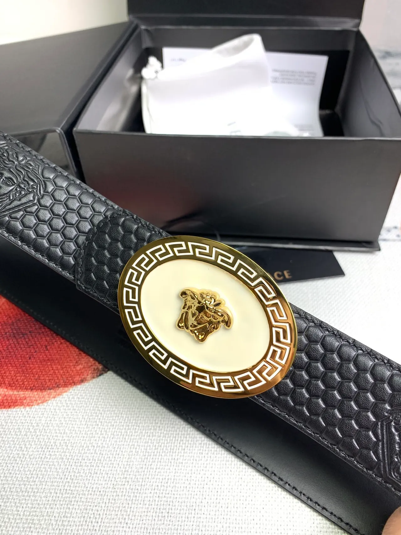Versace Greca Medusa काला छह भुजों वाला चमड़े का बेल्ट 7