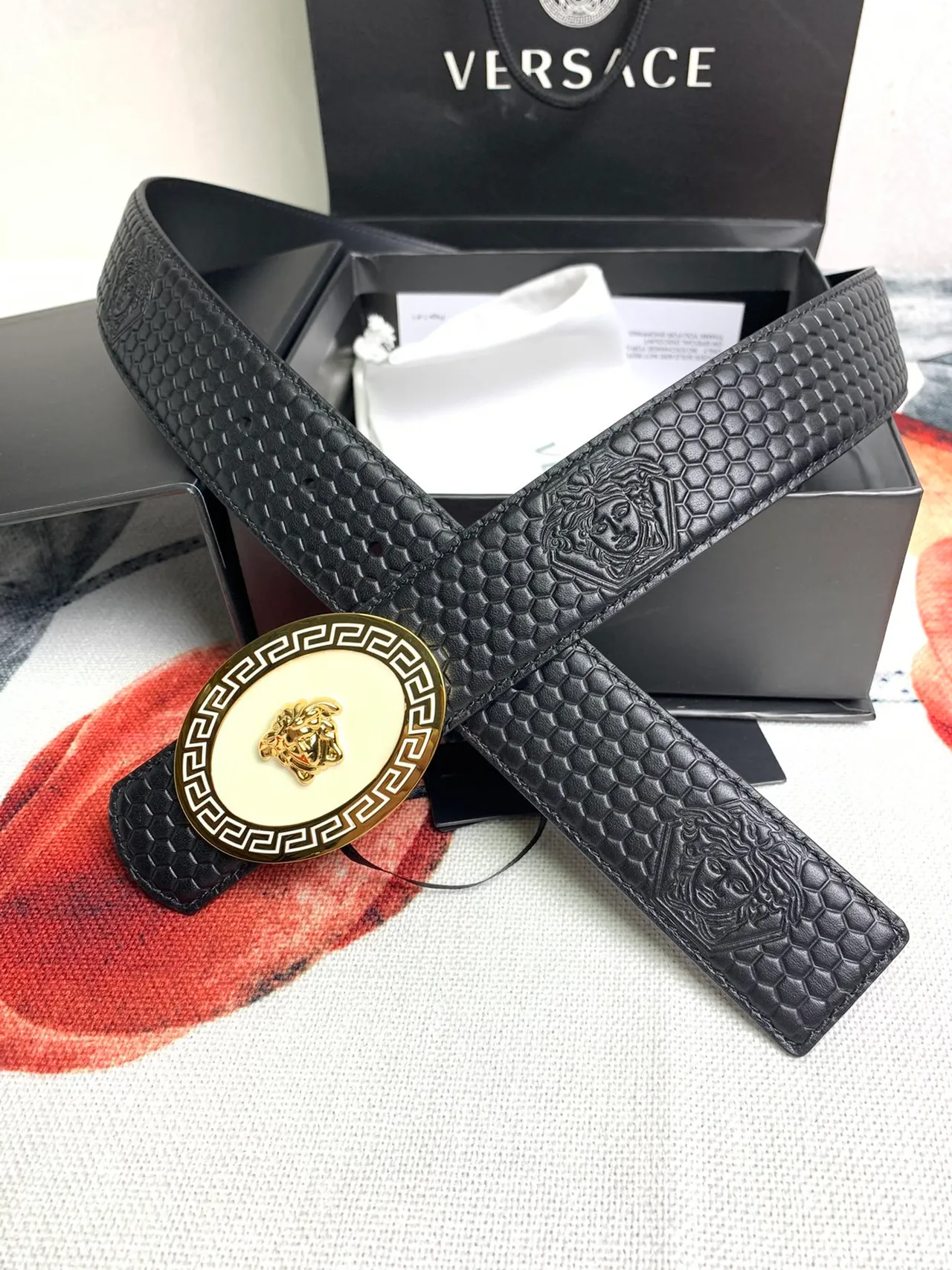 Versace Greca Medusa काला छह भुजों वाला चमड़े का बेल्ट 9