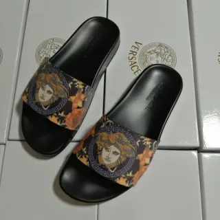 Versace Greca Odissea Medusa-Print काले स्लिपर्स