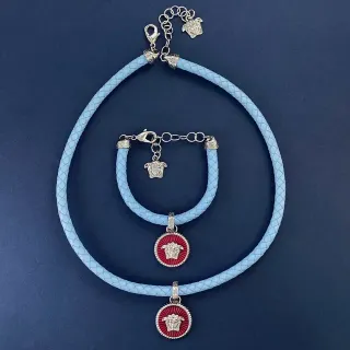 Versace Medusa Azul y Rojo Cordón Trenzado Medallón Esmaltado Collar