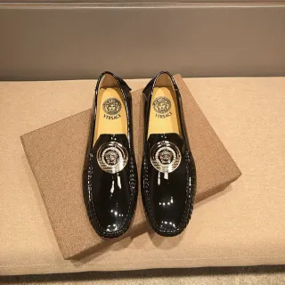 Versace Medusa Medallion चमकदार काला लूफर
