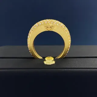 Versace Medusa 金色镶钻宽边戒指