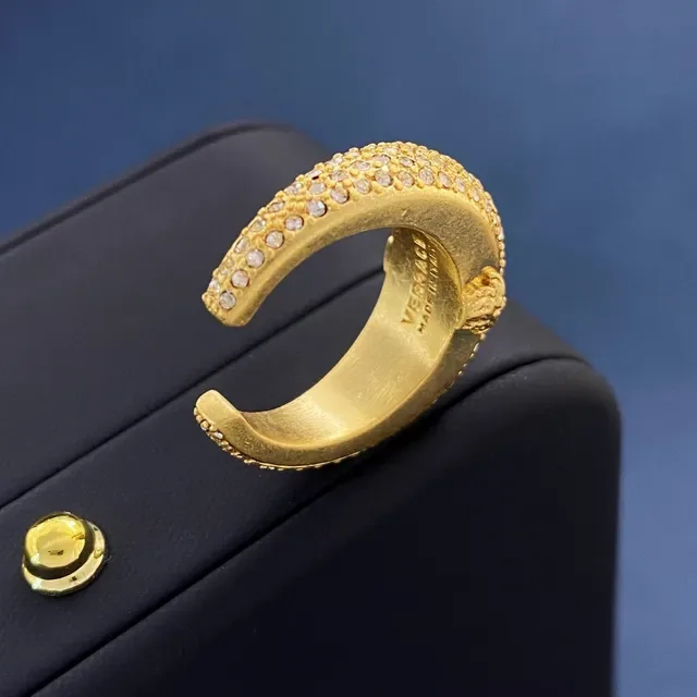Versace Medusa সোনার প্যাভে স্টোন ওয়াইড ব্যান্ড আংটি 7