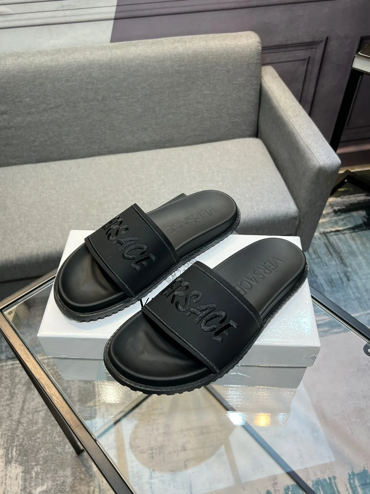Versace Odissea 黑色模制橡胶拖鞋 3