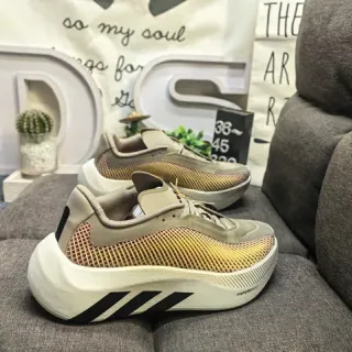 Adidas भूरा सोने का रंग नक्काशीदार तरंगदार मिडसोल परतदार जाली और संश्लेषित ऊपरी लाइफस्टाइल स्नीकर