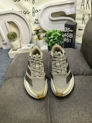 Adidas Beige Gray Sculpted Midsole Three-Stripe Side Panel Lifestyle Sneakers 10