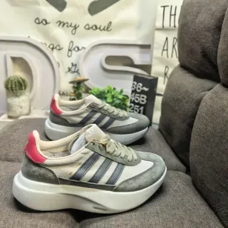 Adidas बेज पिंक प्लेटफॉर्म सोल सूड-मेश हाइब्रिड अपर लाइफस्टाइल स्नीकर