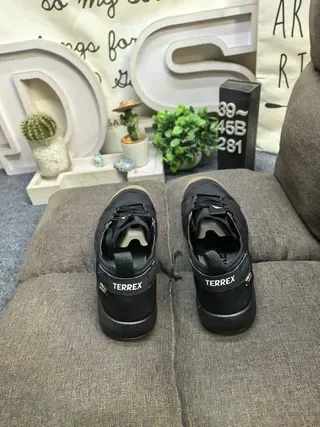 Adidas Black Brown Low-Top Textile Upper Lifestyle Sneakers 8