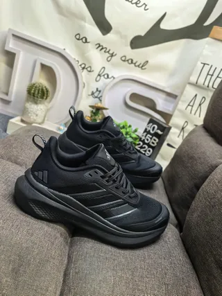 Adidas Zapatillas de correr negras y verdes con upper de malla, tres rayas neón 9