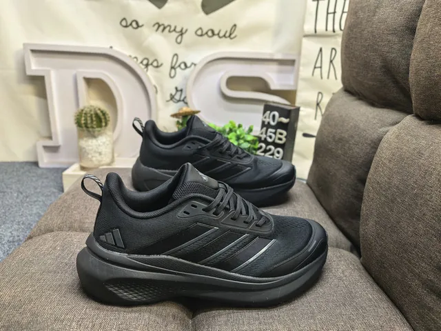 Adidas Zapatillas de correr negras y verdes con upper de malla, tres rayas neón 11