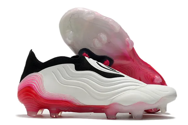 Adidas chaussures de football noires multicolor à coupe basse, upper sock-fit, semelle translucide multicolor, terrain ferme 4