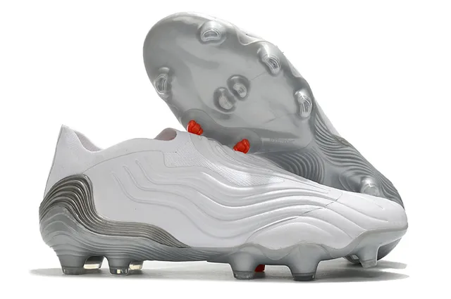 Adidas chaussures de football noires multicolor à coupe basse, upper sock-fit, semelle translucide multicolor, terrain ferme 8