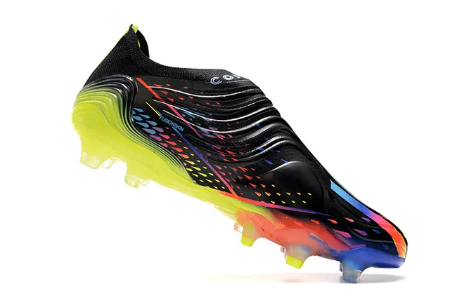 Adidas chaussures de football noires multicolor à coupe basse, upper sock-fit, semelle translucide multicolor, terrain ferme 23