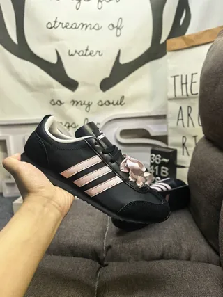 Adidas Black Pink Low-Top Retro Runner Three-Stripe Side Panel Lifestyle Sneakers 5