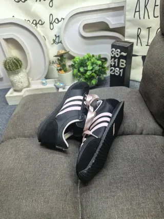 Adidas Black Pink Low-Top Retro Runner Three-Stripe Side Panel Lifestyle Sneakers 6