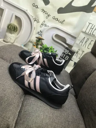 Adidas Black Pink Low-Top Retro Runner Three-Stripe Side Panel Lifestyle Sneakers 7