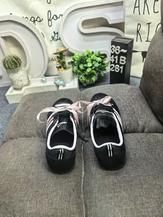 Adidas Black Pink Low-Top Retro Runner Three-Stripe Side Panel Lifestyle Sneakers 8