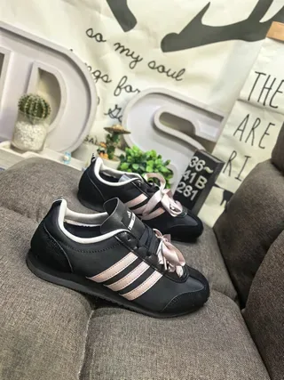 Adidas Black Pink Low-Top Retro Runner Three-Stripe Side Panel Lifestyle Sneakers 9