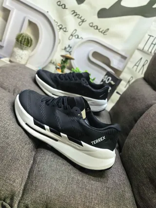 Adidas Black White Engineered Mesh Upper Sculpted Midsole Running Shoes 7