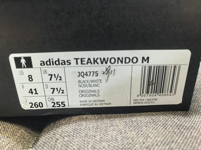 Adidas أسود أبيض بدون لاس انزلاقي مبطن صندوق الأصابع أحذية كرة القدم الداخلية 2
