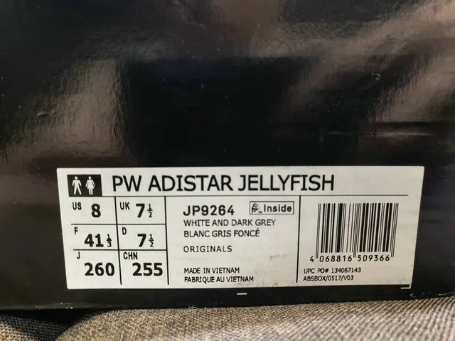 Adidas Chaussures de sport noires et blanches à semelle intermédiaire sculptée en couches de cage synthétique empilées avec semelle épaisse 2