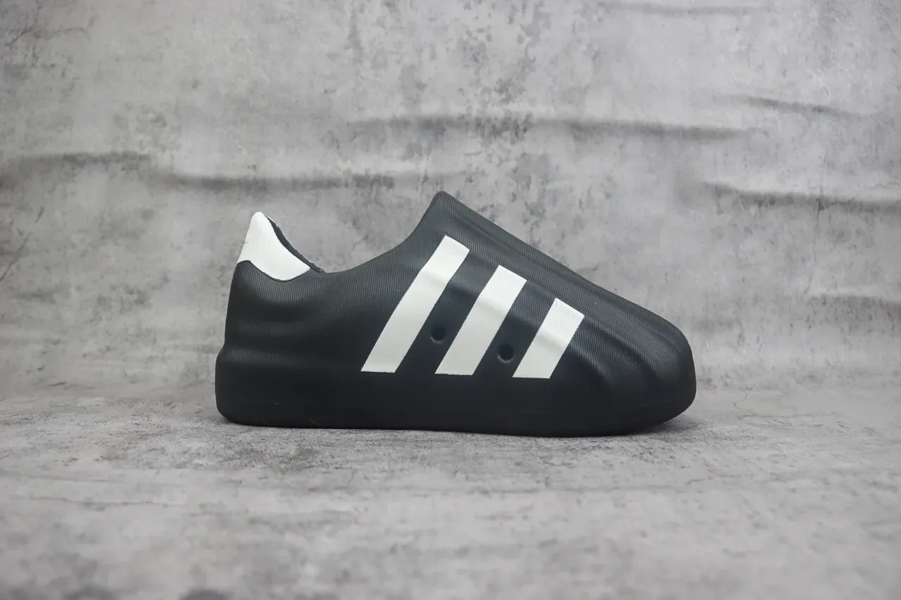Adidas Black White Slip-On Molded Sole Sneakers 7