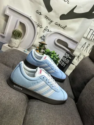Adidas नीला सफेद लो-टॉप सूड-टेक्सचर्ड अपर लाइफस्टाइल स्नीकर्स 9