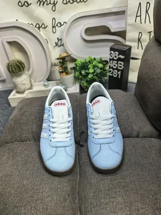Adidas नीला सफेद लो-टॉप सूड-टेक्सचर्ड अपर लाइफस्टाइल स्नीकर्स 10