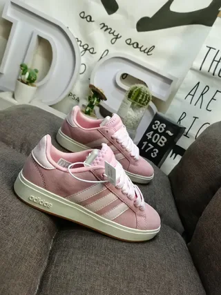 Adidas Campus White Multicolor Low-Top Three-Stripe Side Panel Lifestyle Sneakers 9
