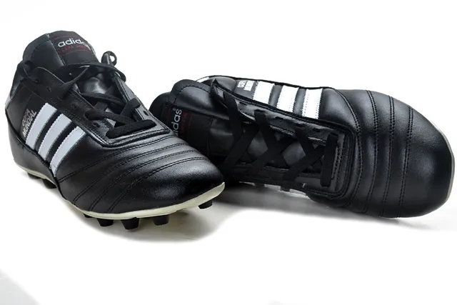 Adidas Copa Mundial Preto Branco Sapatos de Futebol para solo firme 24