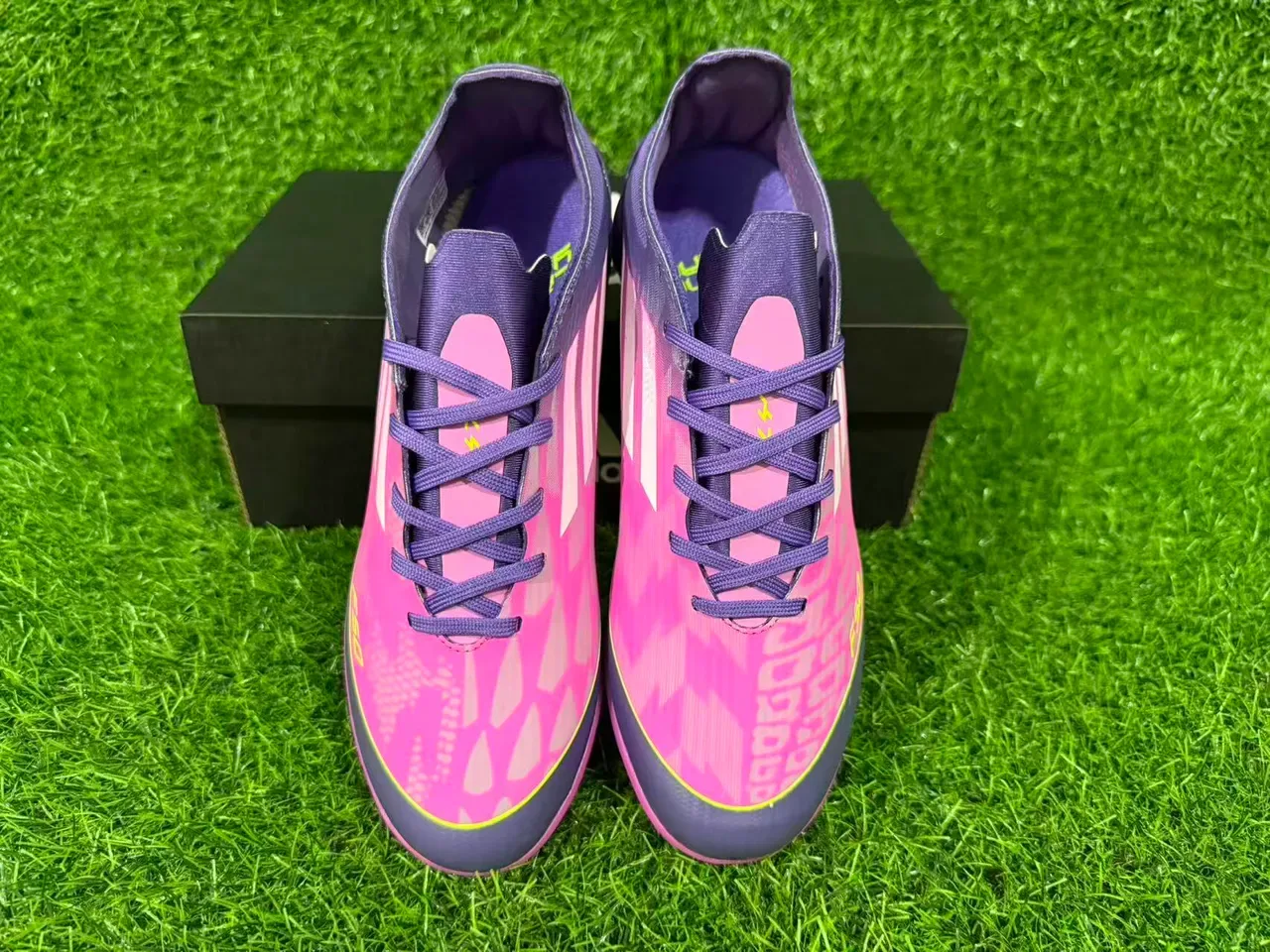 Adidas F50 Violet Rose Chaussures de football synthétiques low-cut crampons coniques gazon 5
