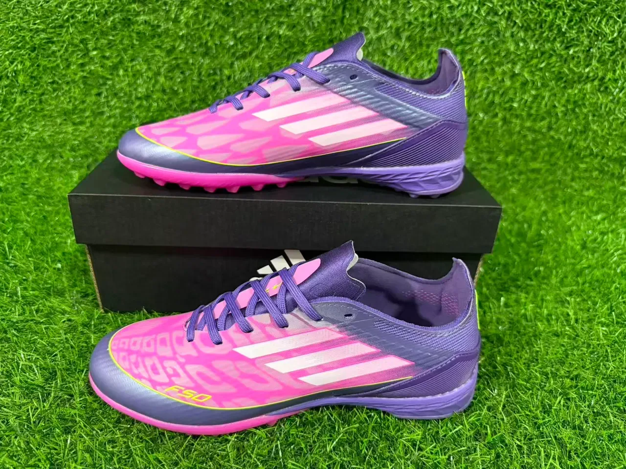 Adidas F50 Violet Rose Chaussures de football synthétiques low-cut crampons coniques gazon 7