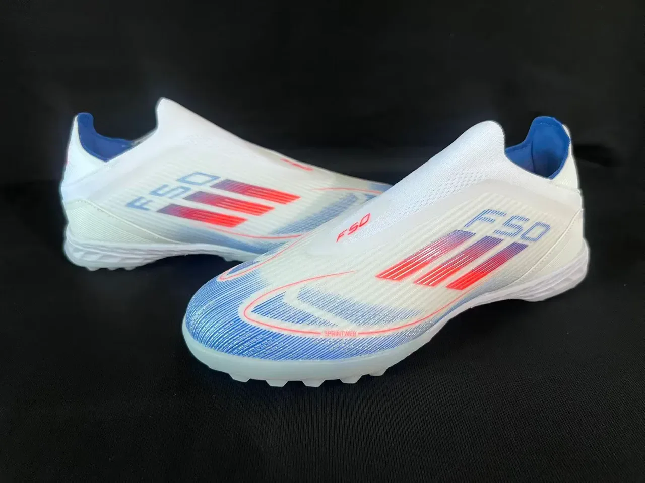أديداس F50 أبيض أزرق حذاء كرة قدم Turf أعلى من الخياطة السحرية ملاءمة الجوارب تصميم خطوط ثلاثية متدرجة 6