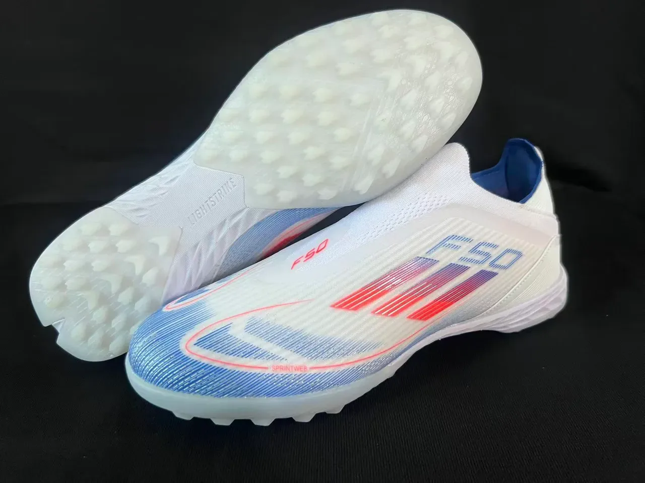 أديداس F50 أبيض أزرق حذاء كرة قدم Turf أعلى من الخياطة السحرية ملاءمة الجوارب تصميم خطوط ثلاثية متدرجة 7