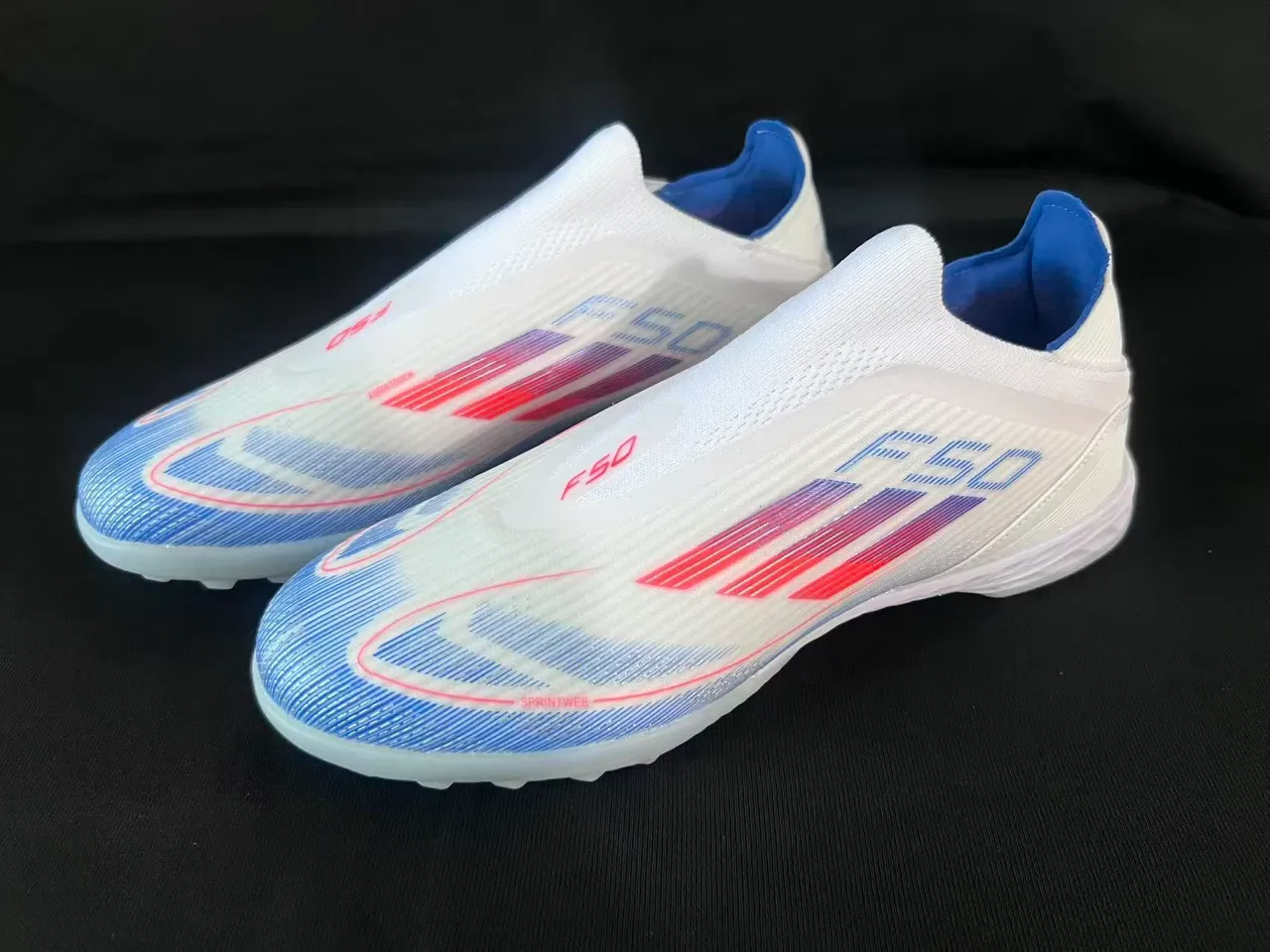 أديداس F50 أبيض أزرق حذاء كرة قدم Turf أعلى من الخياطة السحرية ملاءمة الجوارب تصميم خطوط ثلاثية متدرجة 9