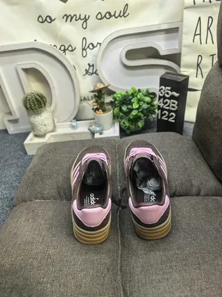 Adidas Gazelle 棕色和粉色麂皮生活方式运动鞋 8