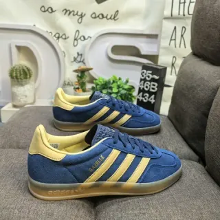 Adidas Gazelle नेवी और पीला लाइफस्टाइल स्नीकर