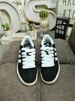 Adidas Gris Beige Chaussures Lifestyle Basse à Tige Texturée en Daim 10