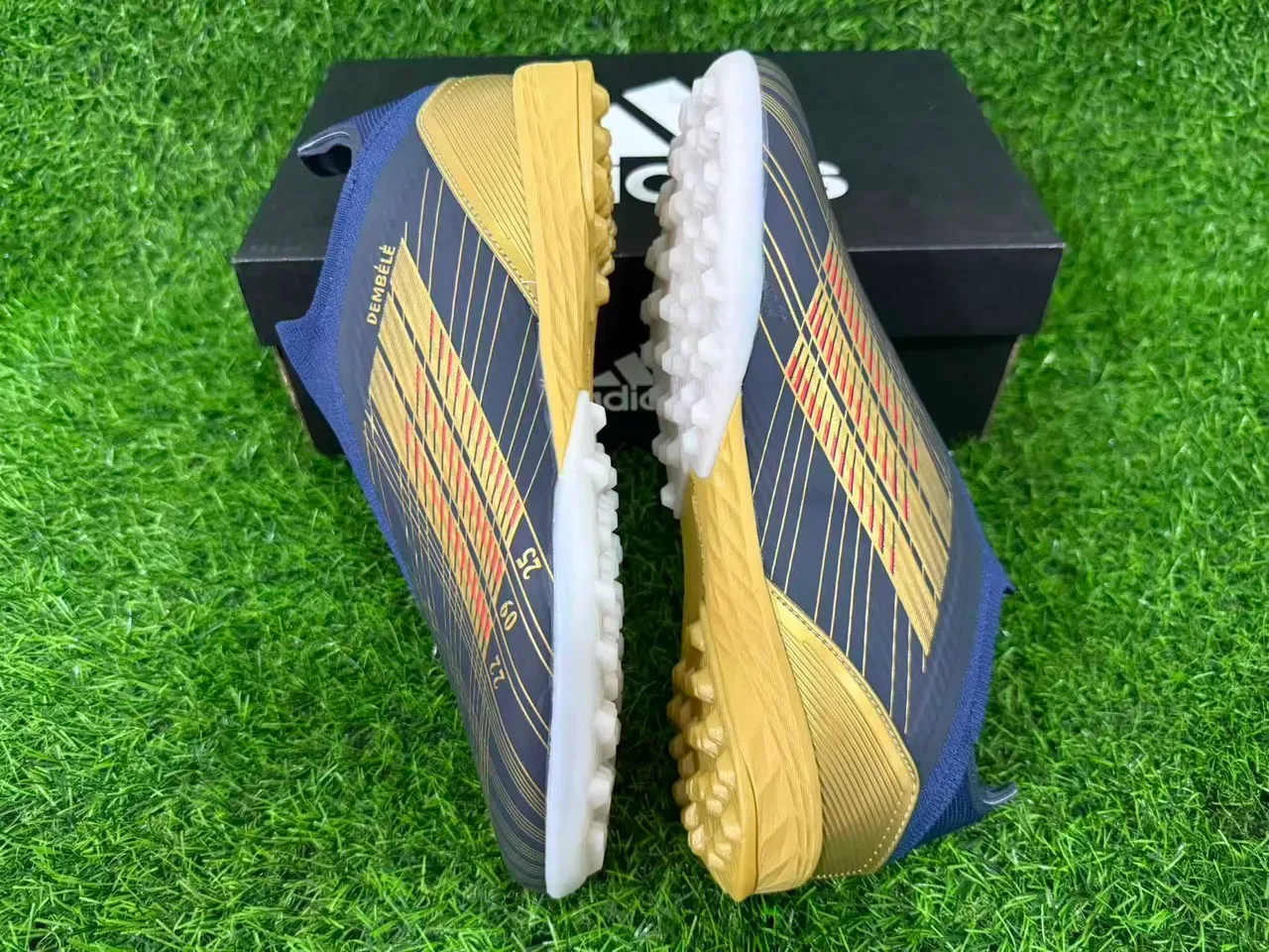 Adidas Chaussures de football turf navy gold low-cut sock-fit upper three-stripe design 9