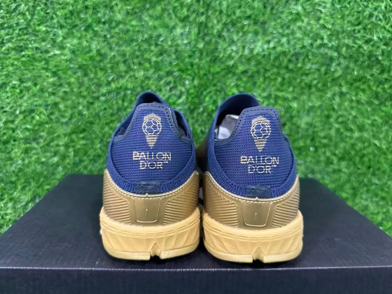 Adidas Chaussures de football turf navy gold low-cut sock-fit upper three-stripe design 11