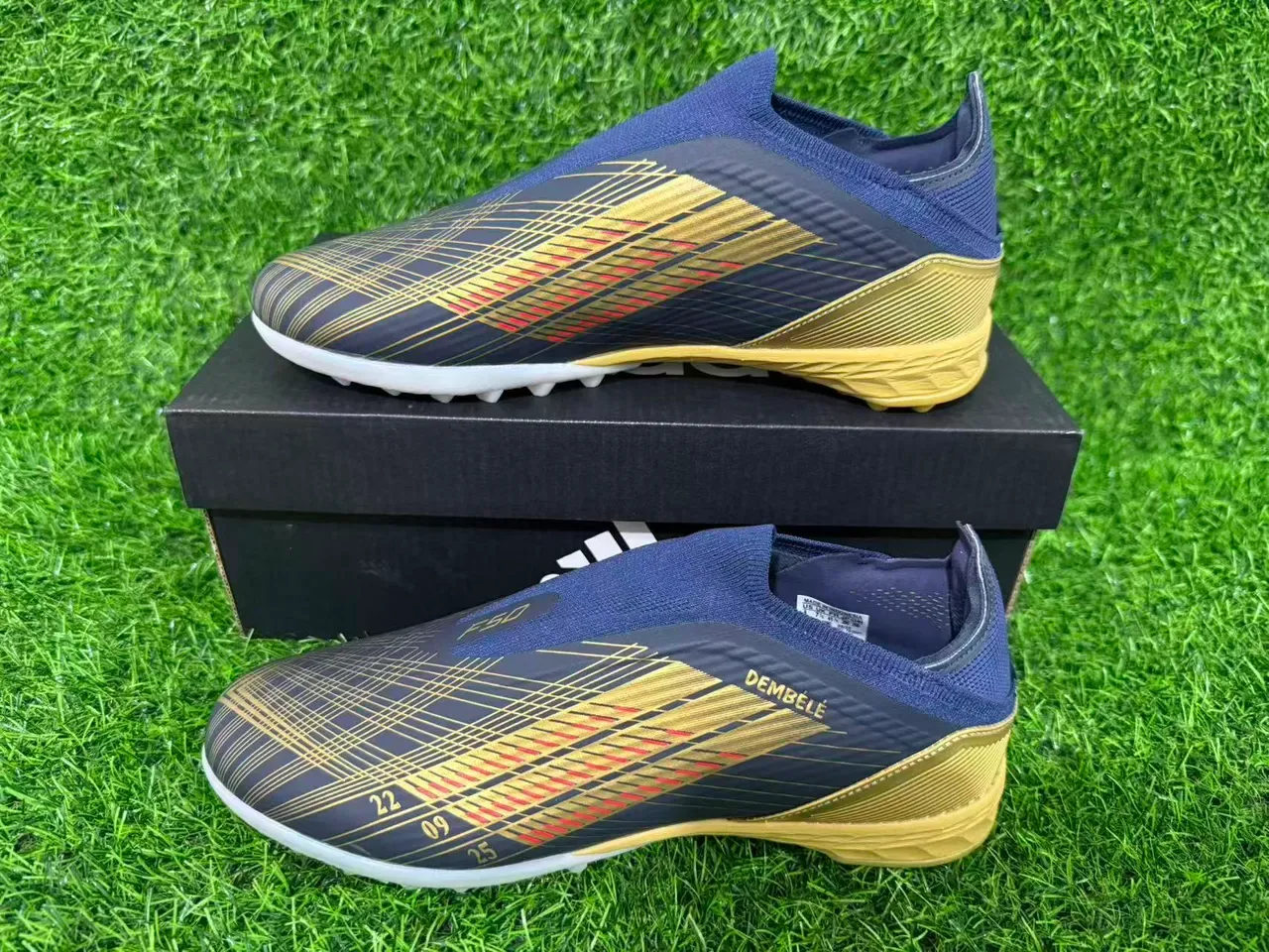 Adidas Chaussures de football turf navy gold low-cut sock-fit upper three-stripe design 14