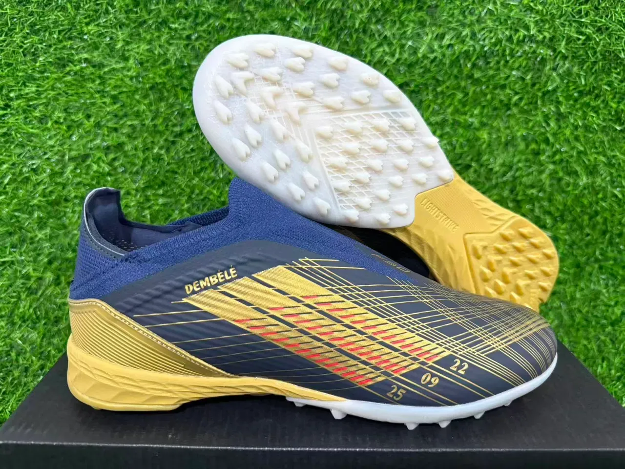 Adidas Chaussures de football turf navy gold low-cut sock-fit upper three-stripe design 16