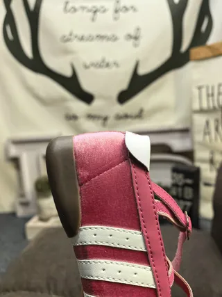 Adidas Tênis Lifestyle de Camurça Rosa com Tira sobre a Língua 3
